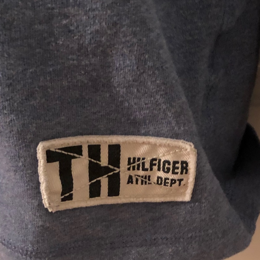 Tommy Hilfiger women’s blue crew neck size medium. - Picture 4 of 5